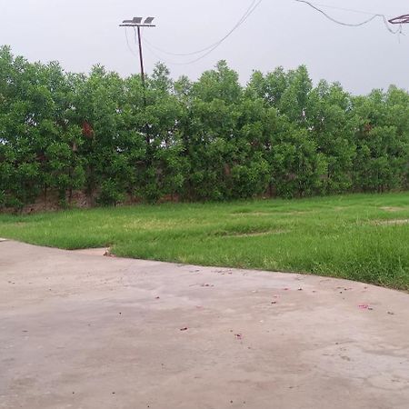 Pukhrayan Vasundhara Garden酒店 外观 照片